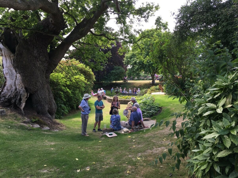 Английский сад Таун Плейс: цветник длиной 46 метров и гобеленовые изгороди