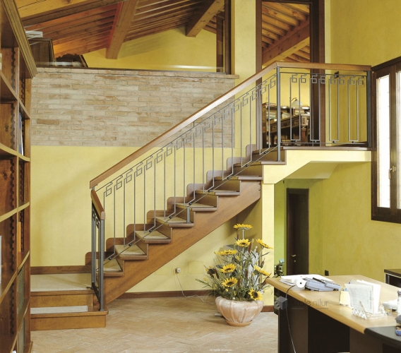Как выбрать лестницу на второй этаж в частном доме?